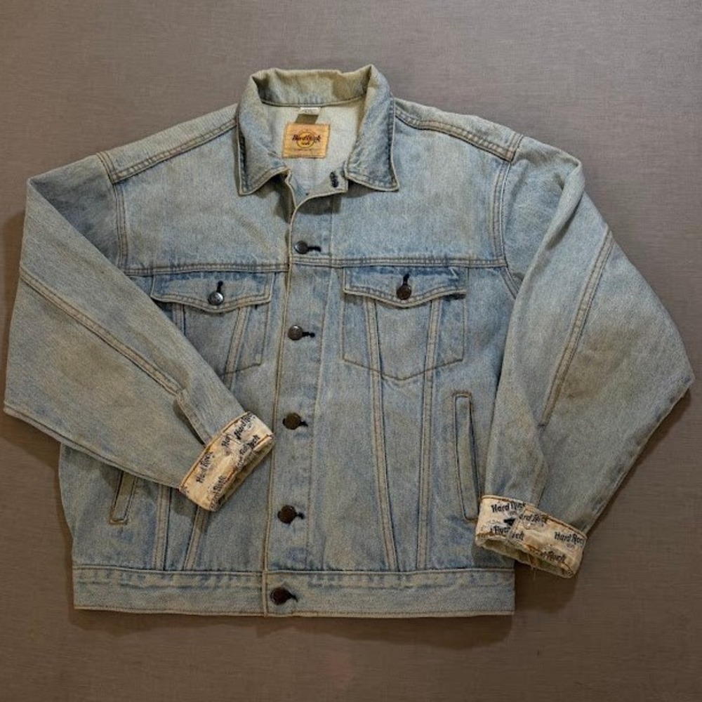 Vintage Hard Rock Cafe Denim Jacket Light Wash Classic Trucker Style Size M 90s